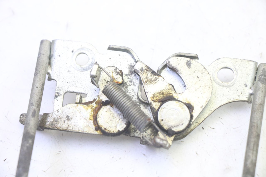 photo de SERRURE DE SELLE HONDA CBF 125 (2009 - 2015) - Zoom état d’usage