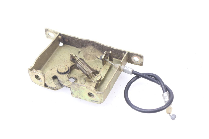 photo de SERRURE DE SELLE REVATTO CITYONE 125 (2006 - 2007) - Zoom état d’usage