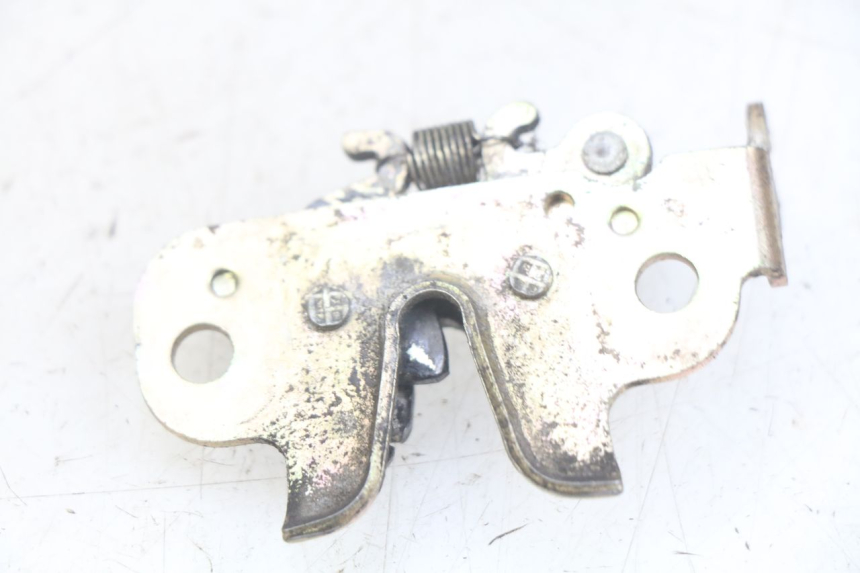 photo de SERRURE DE SELLE PEUGEOT CITYSTAR 125 (2011 - 2017) - Zoom état d’usage