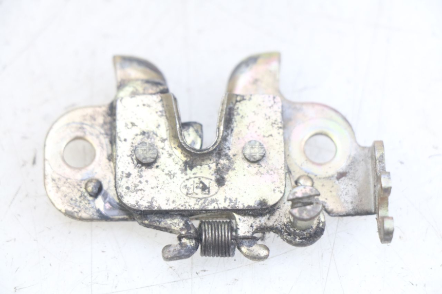 photo de SERRURE DE SELLE PEUGEOT CITYSTAR 125 (2011 - 2017) - Autre angle de vue