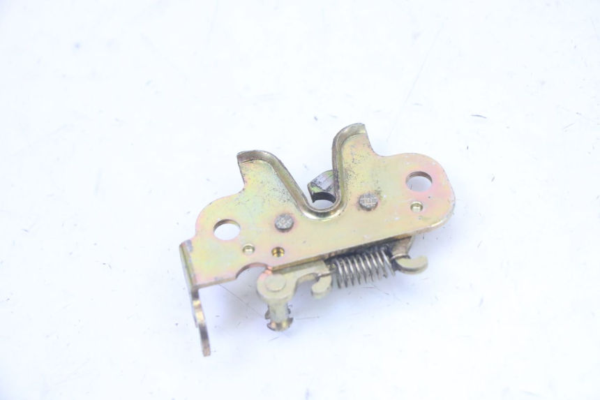 photo de SERRURE DE SELLE PEUGEOT CITYSTAR 50 (2013 - 2017) - Autre angle de vue