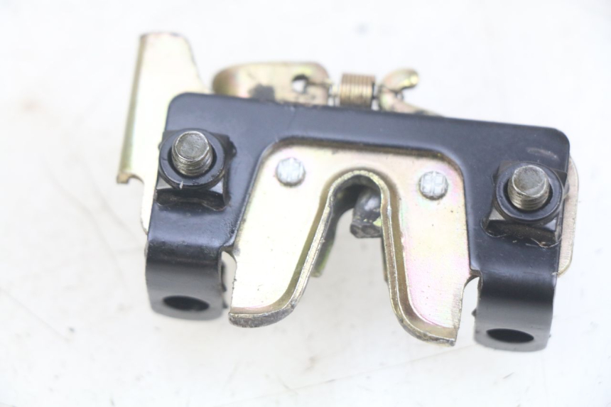 photo de SERRURE DE SELLE SYM CROX 4T 50 (2016 - 2023) - Zoom état d’usage