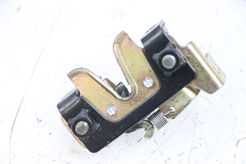 photo de SERRURE DE SELLE SYM CROX 4T 50 (2016 - 2023) - Zoom état d’usage