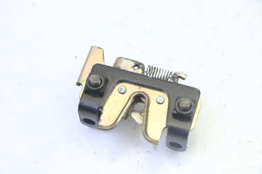 photo de SERRURE DE SELLE SYM CROX 4T 50 (2016 - 2023) - Zoom état d’usage