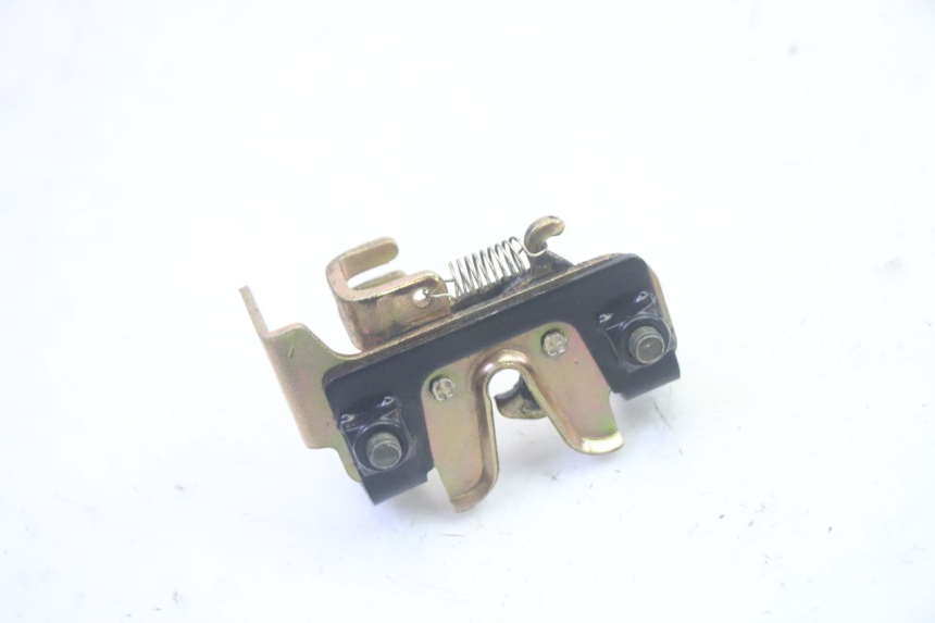 photo de SERRURE DE SELLE SYM CROX 4T 50 (2016 - 2023) - Zoom état d’usage