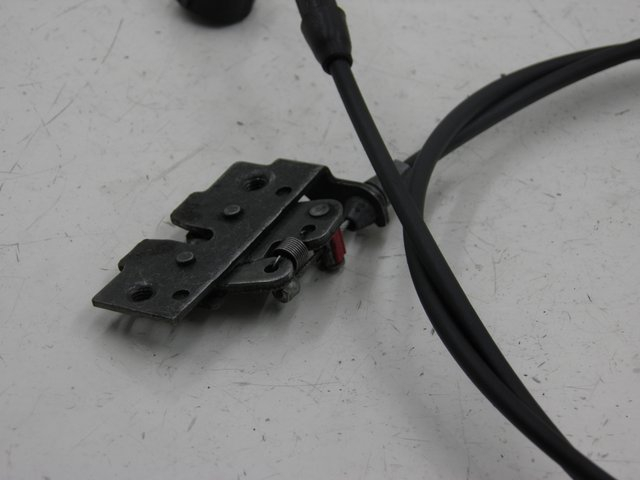 photo de SERRURE DE SELLE DERBI GP MAX 250 (2006 - 2008) - Détail de la pièce