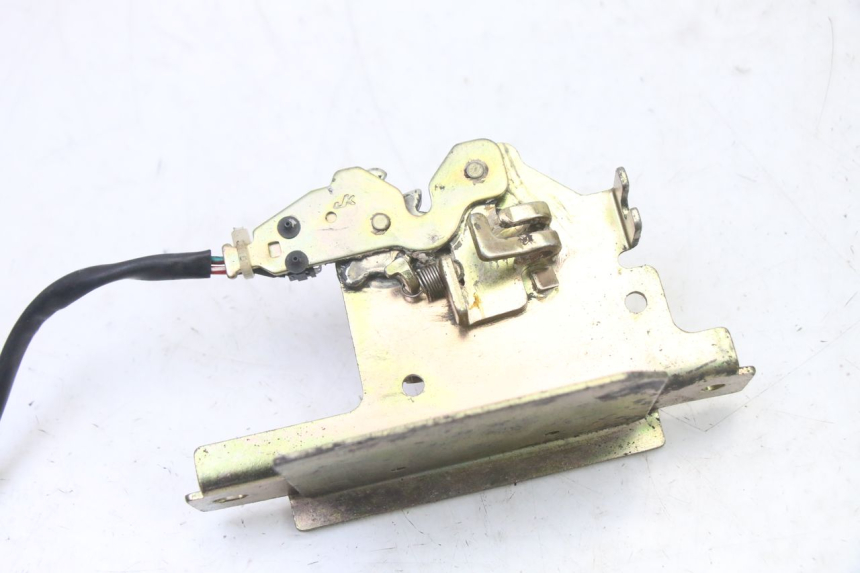 photo de SERRURE DE SELLE KYMCO DINK STREET 125 (2009 - 2014) - Détail de la pièce