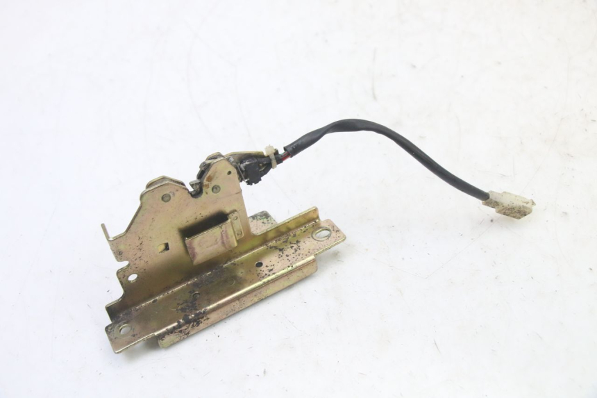 photo de SERRURE DE SELLE KYMCO DINK STREET 125 (2009 - 2014) - Autre angle de vue