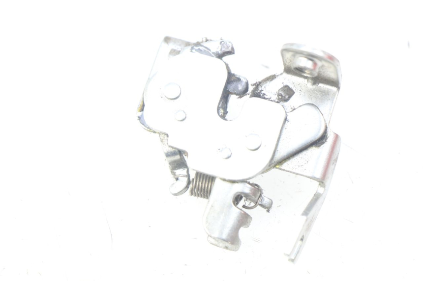 photo de SERRURE DE SELLE YAMAHA D'ELIGHT DELIGHT 115 (2013 - 2017) - Zoom état d’usage