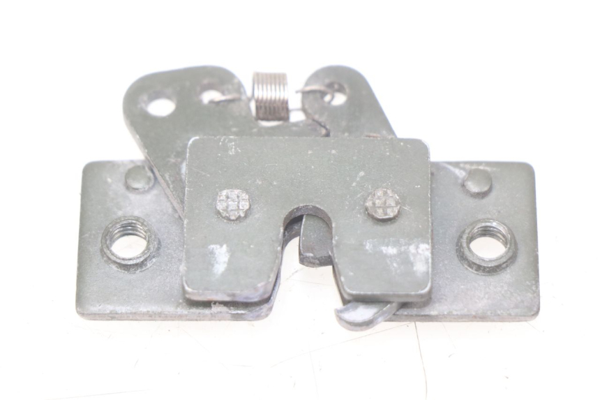 photo de SERRURE DE SELLE PEUGEOT ELYSTAR 50 (2002 - 2014) - Zoom état d’usage