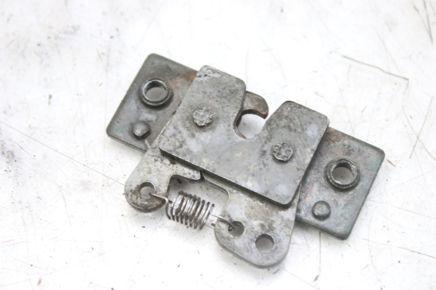 photo de SERRURE DE SELLE PEUGEOT ELYSTAR 50 (2002 - 2014) - Zoom état d’usage