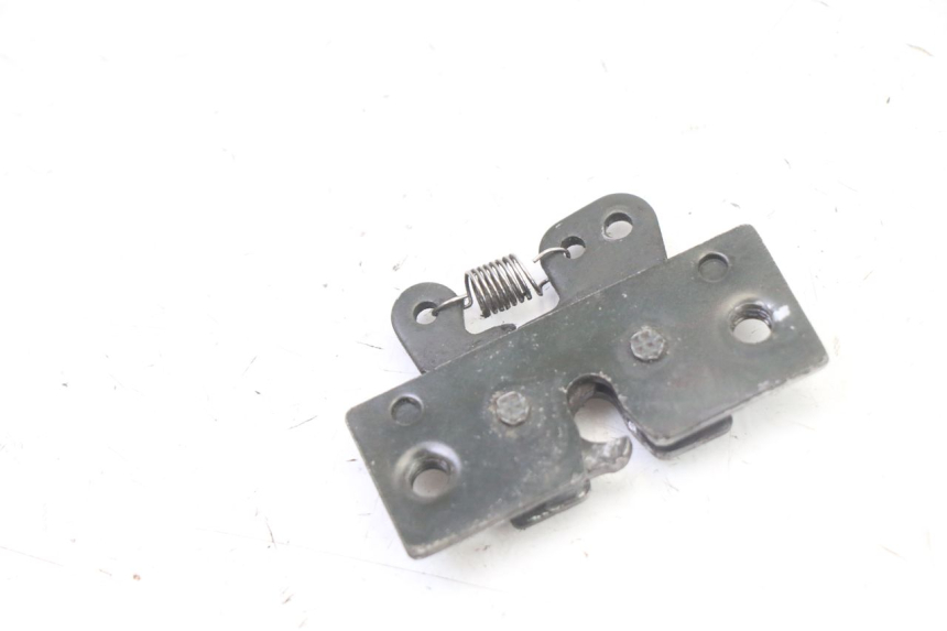 photo de SERRURE DE SELLE PEUGEOT ELYSTAR 50 (2002 - 2014) - Zoom état d’usage