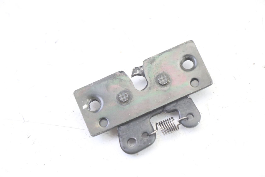 photo de SERRURE DE SELLE PEUGEOT ELYSTAR 50 (2002 - 2014) - Autre angle de vue