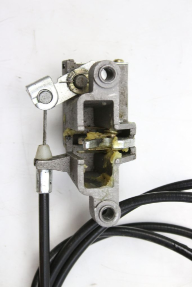 photo de SERRURE DE SELLE JM MOTORS EVOLIS 4T 50 (2018 - 2022) - Gros plan technique