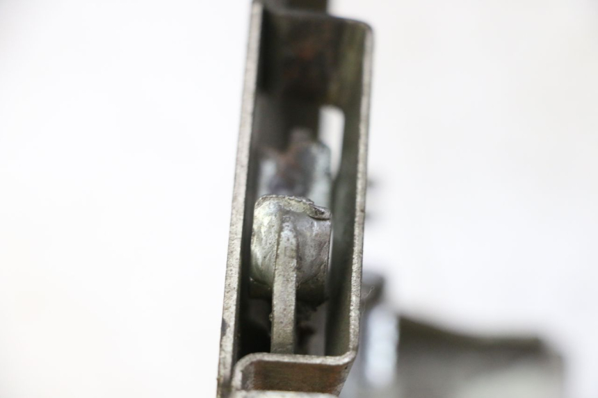 photo de SERRURE DE SELLE HONDA FES S-WING SWING ABS 125 (2007 - 2015) - Zoom état d’usage