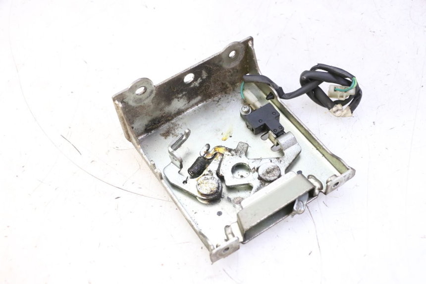 photo de SERRURE DE SELLE HONDA FES S-WING SWING ABS 125 (2007 - 2015) - Points de fixation