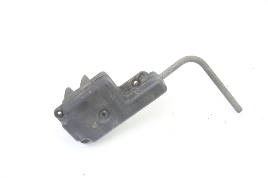 photo de SERRURE DE SELLE PIAGGIO FLY 2T 50 (2004 - 2017) - Zoom état d’usage