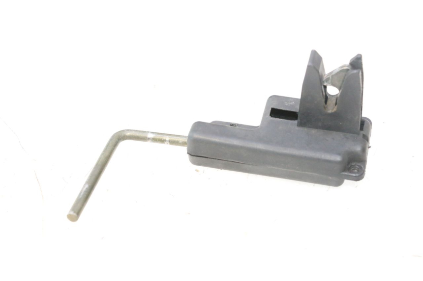 photo de SERRURE DE SELLE PIAGGIO FLY 2T 50 (2004 - 2017) - Détail de la pièce