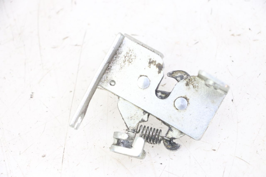 photo de SERRURE DE SELLE VENESI FLY RETRO 4T 50 (2020 - 2025) - Détail de la pièce