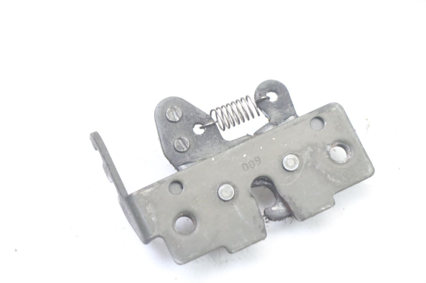 photo de SERRURE DE SELLE GILERA NEXUS 300 (2008 - 2013) - Zoom état d’usage