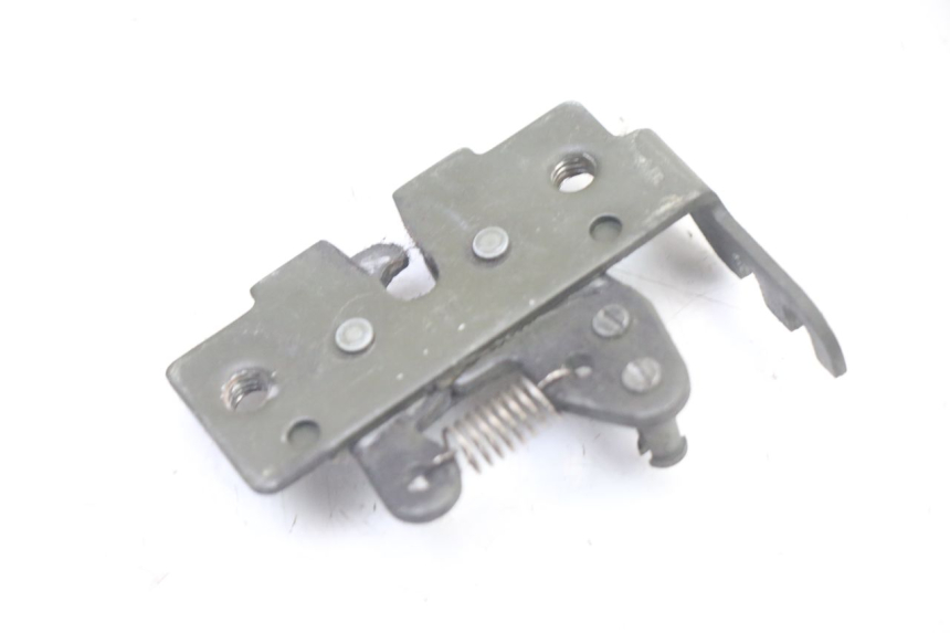 photo de SERRURE DE SELLE GILERA NEXUS 300 (2008 - 2013) - Autre angle de vue