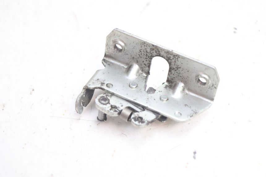 photo de SERRURE DE SELLE GILERA GP 800 (2007 - 2013) - État de surface