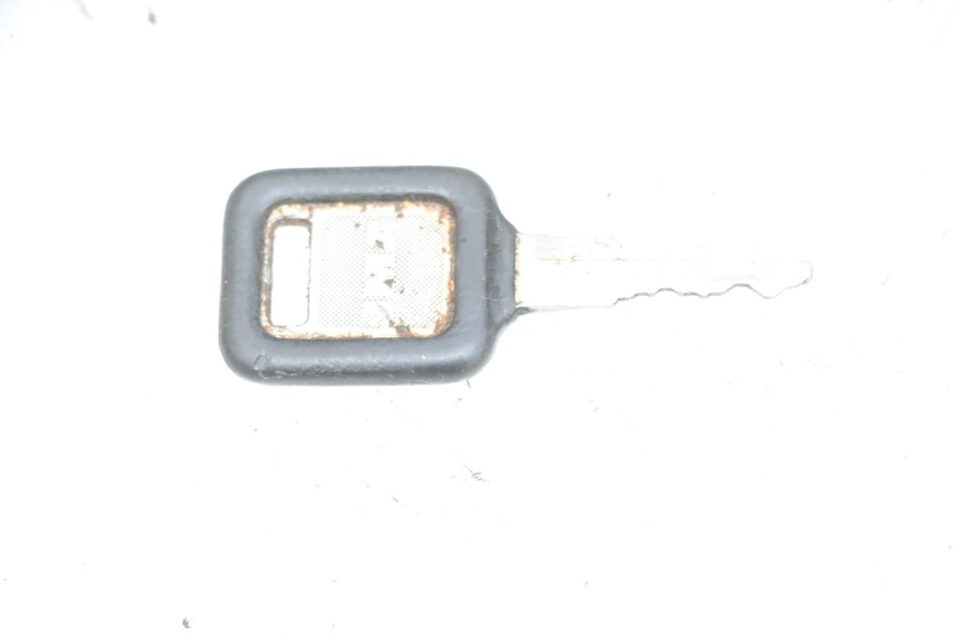 photo de SERRURE DE SELLE KAWASAKI GPX R WARBIRD 600 (1988 - 1993) - Points de fixation