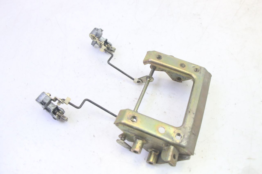 photo de SERRURE DE SELLE KAWASAKI GPZ RX 1000 (1986 - 1988) - Gros plan technique