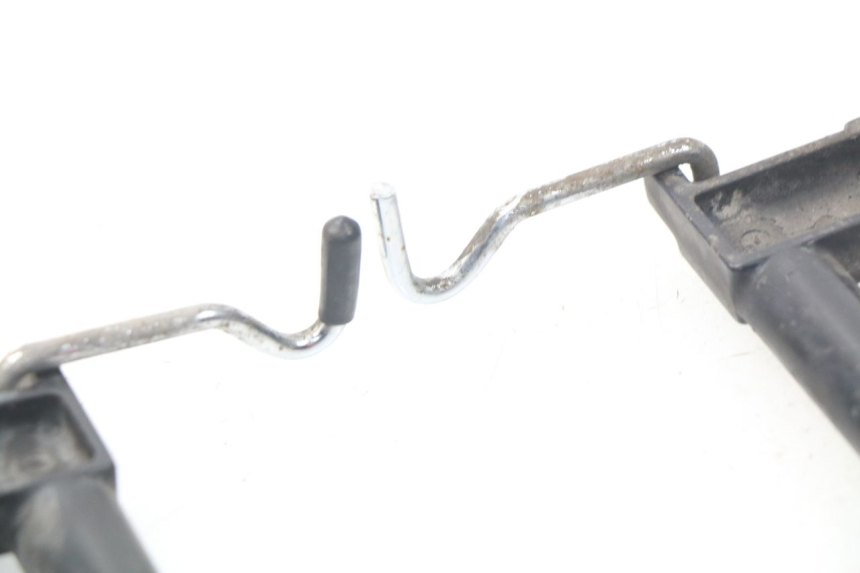 photo de SERRURE DE SELLE KAWASAKI GPZ S 500 (1994 - 2005) - Zoom état d’usage