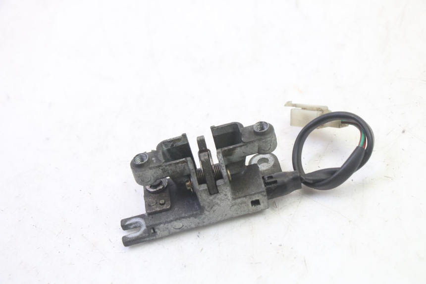 photo de SERRURE DE SELLE KYMCO GRAND DINK 125 (2008 - 2014) - Zoom état d’usage