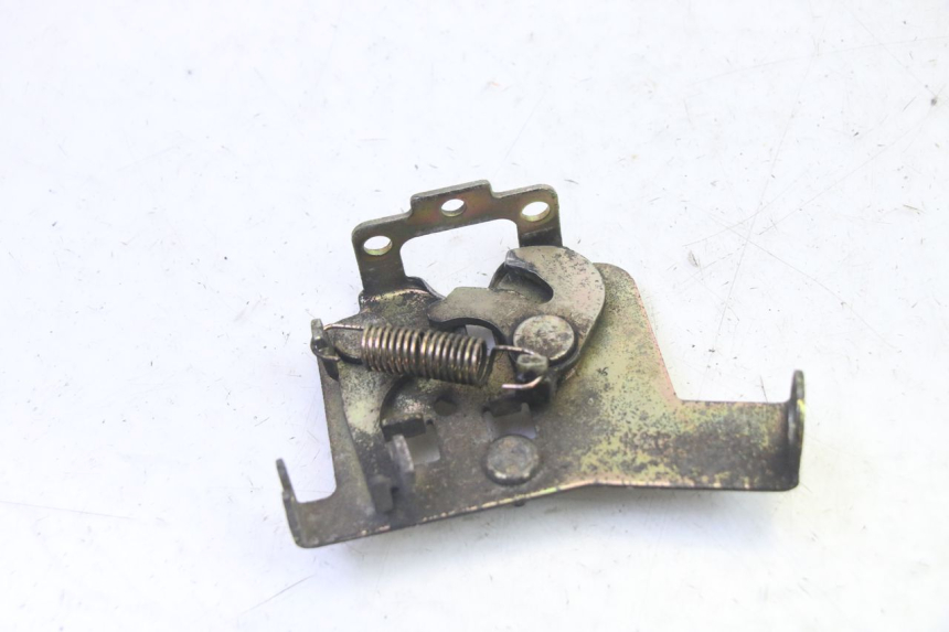 photo de SERRURE DE SELLE KYMCO GRAND DINK 125 (2002 - 2007) - Détail de la pièce