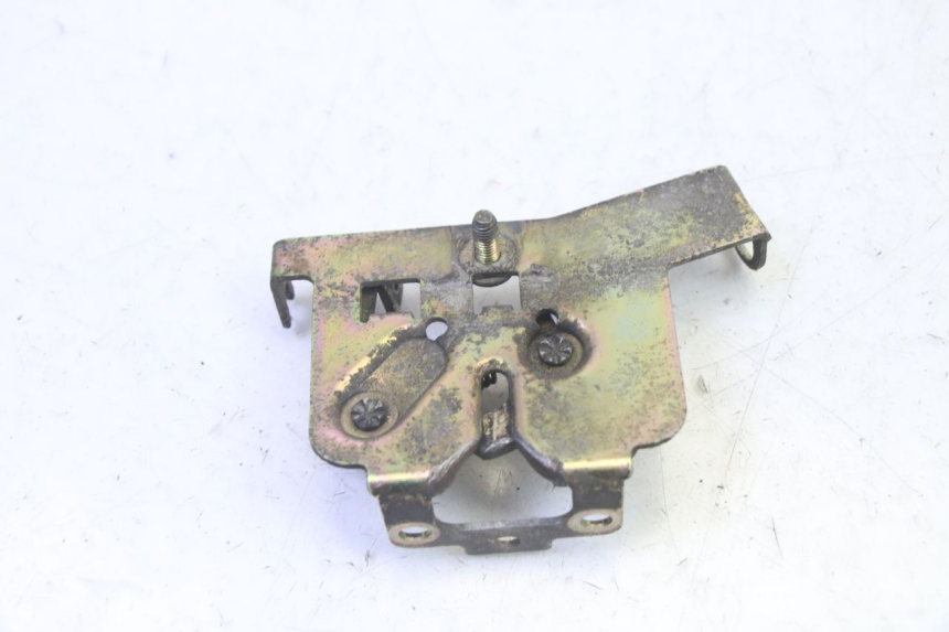 photo de SERRURE DE SELLE KYMCO GRAND DINK 125 (2002 - 2007) - Zoom état d’usage