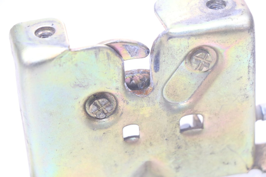 photo de SERRURE DE SELLE TNT MOTOR GRIDO 2T 50 (2010 - 2019) - Zoom état d’usage