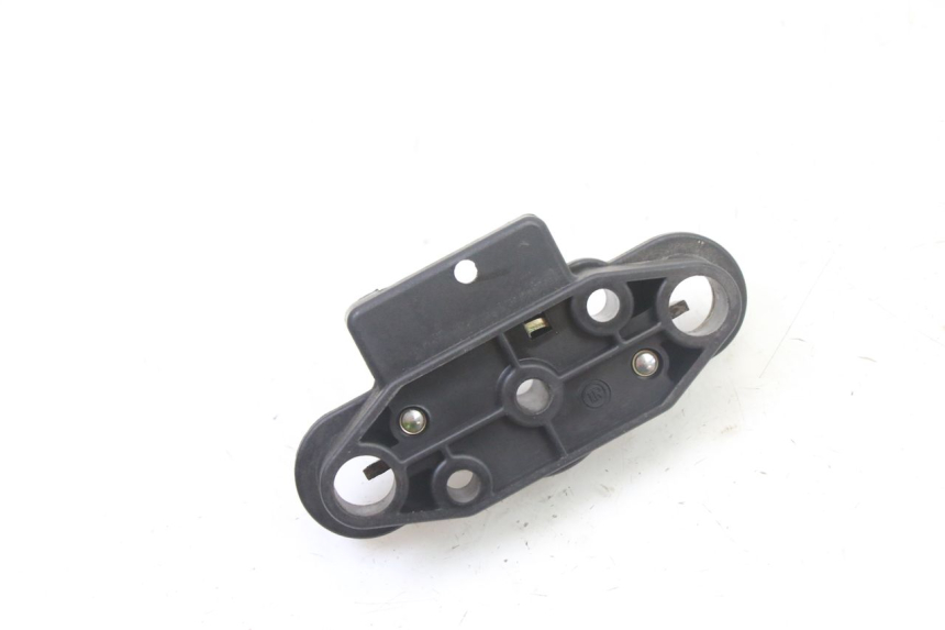 photo de SERRURE DE SELLE SUZUKI GS GSE 500 (2001 - 2003) - Zoom état d’usage