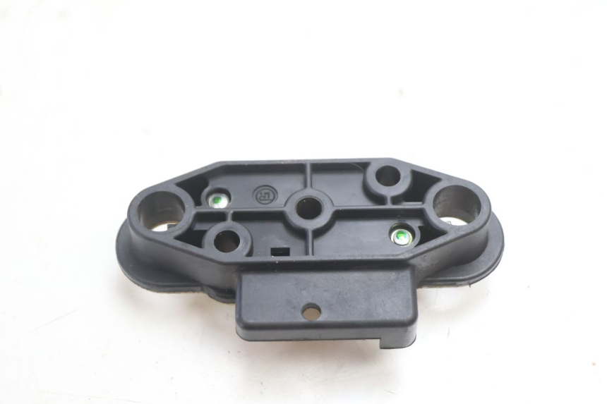 photo de SERRURE DE SELLE SUZUKI GSF N BANDIT 1200 (2001 - 2005) - Autre angle de vue