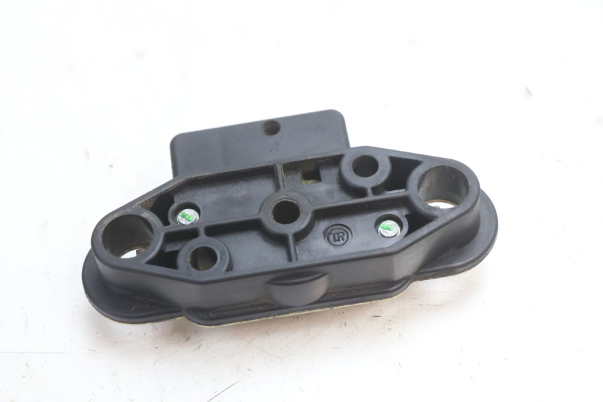 photo de SERRURE DE SELLE SUZUKI GSR 600 (2005 - 2012) - Autre angle de vue