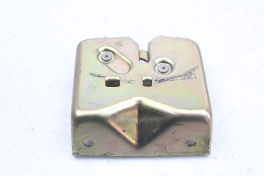 photo de SERRURE DE SELLE HONDA NES AROBASE 125 (2000 - 2003) - Autre angle de vue