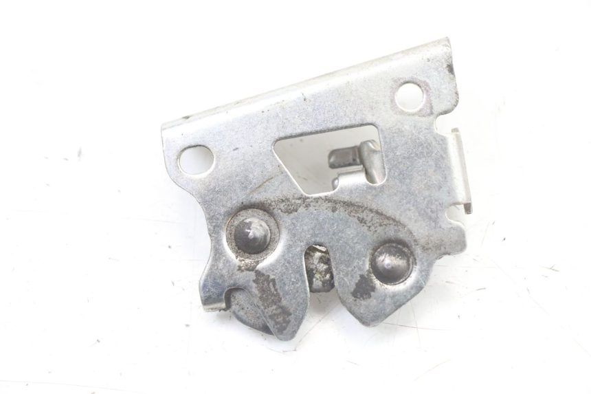 photo de SERRURE DE SELLE HONDA SH i 300 (2015 - 2020) - Zoom état d’usage