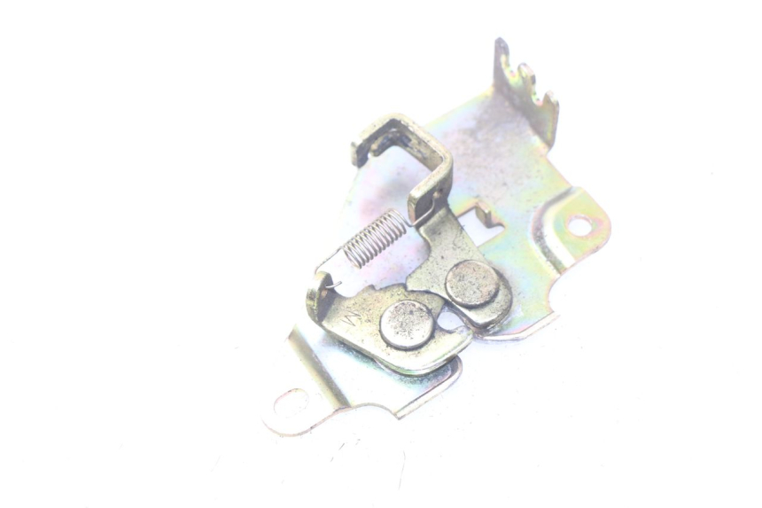 photo de SERRURE DE SELLE SYM JOYMAX 250 (2013 - 2017) - Détail de la pièce