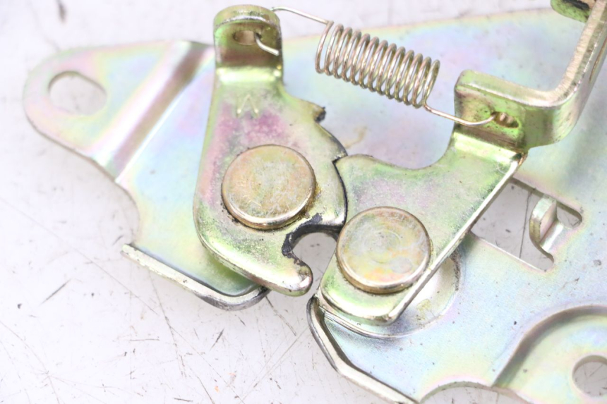 photo de SERRURE DE SELLE SYM JOYMAX 125 (2010 - 2017) - Détail de la pièce