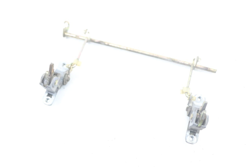 photo de SERRURE DE SELLE KAWASAKI GTR 1000 (1994 - 2004) - Gros plan technique