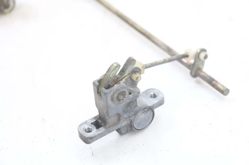 photo de SERRURE DE SELLE KAWASAKI GTR 1000 (1994 - 2004) - Points de fixation