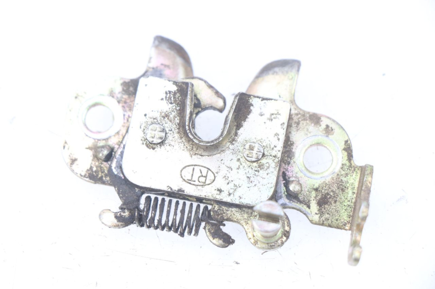 photo de SERRURE DE SELLE PEUGEOT KISBEE 2T 50 (2010 - 2017) - Détail de la pièce