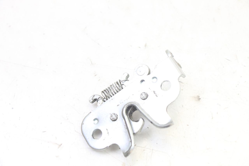 photo de SERRURE DE SELLE PEUGEOT KISBEE 2T 50 (2018 - 2022) - Zoom état d’usage