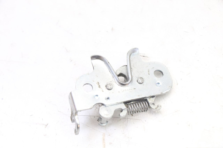 photo de SERRURE DE SELLE PEUGEOT KISBEE 2T 50 (2018 - 2022) - Autre angle de vue