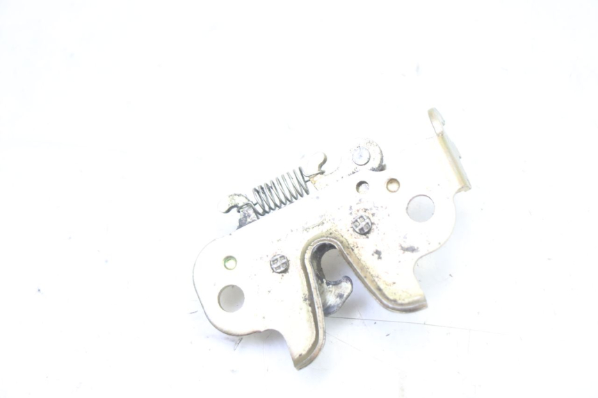 photo de SERRURE DE SELLE PEUGEOT KISBEE 2T 50 (2010 - 2017) - Zoom état d’usage