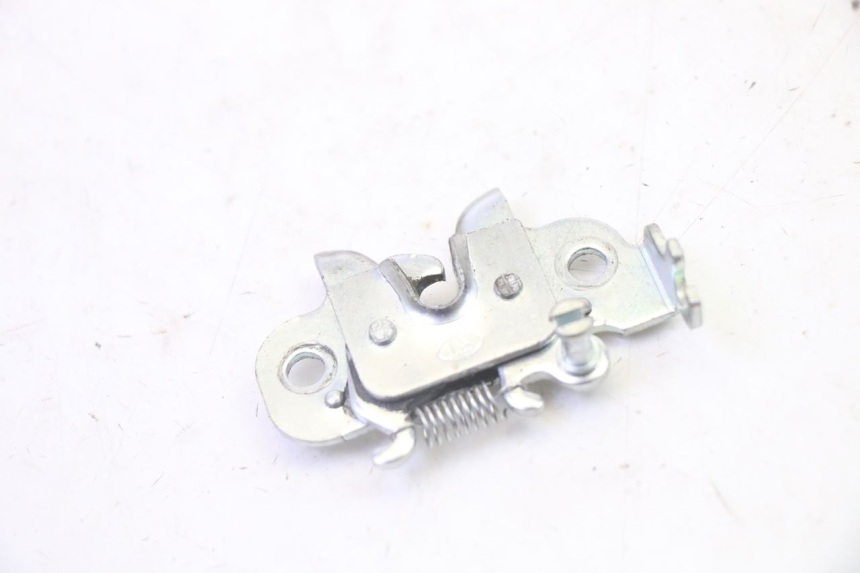 photo de SERRURE DE SELLE PEUGEOT KISBEE 2T 50 (2010 - 2017) - Détail de la pièce
