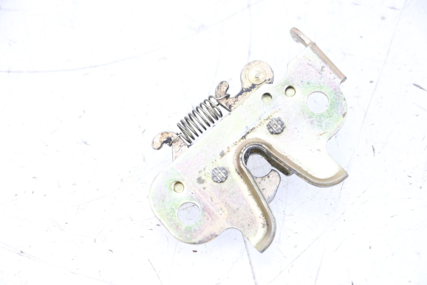 photo de SERRURE DE SELLE PEUGEOT KISBEE 2T 50 (2010 - 2017) - Détail de la pièce
