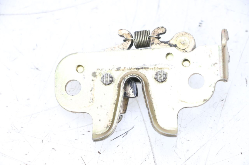 photo de SERRURE DE SELLE PEUGEOT KISBEE 2T 50 (2010 - 2017) - Zoom état d’usage