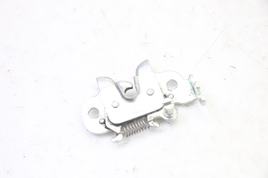 photo de SERRURE DE SELLE PEUGEOT KISBEE 4T 50 (2018 - 2022) - Détail de la pièce